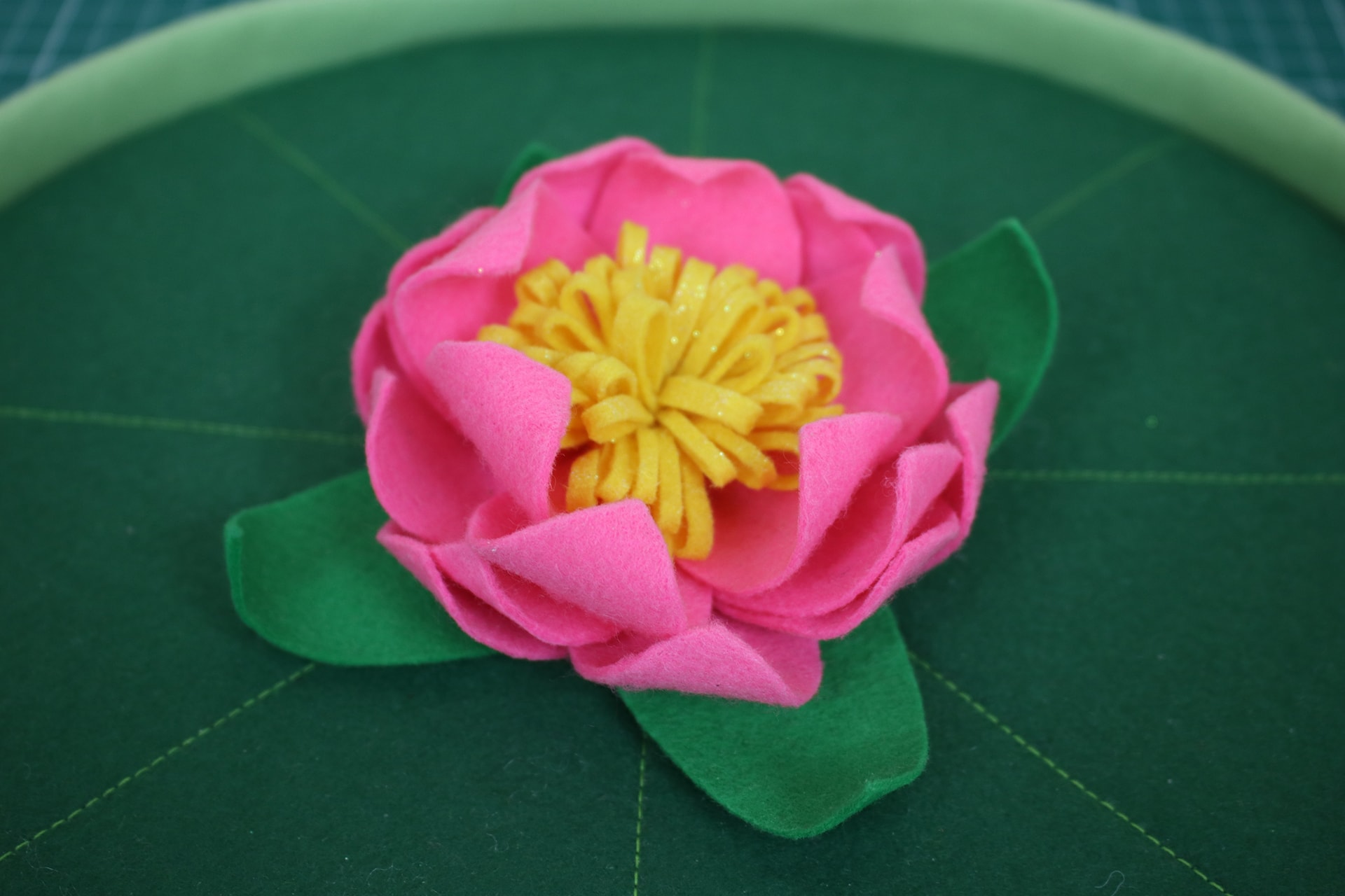 Flor de Lotus em Feltro