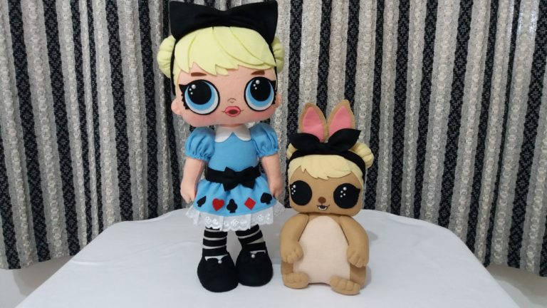 Boneca LOL Curious Q.T Mascote Cototntail Q.T